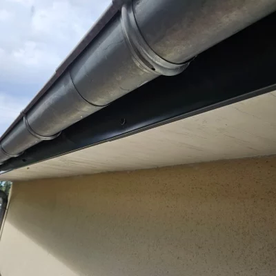 Habillage rives de toiture sous gouttières